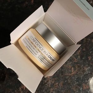 🆕🆕IT Confidence in a Cream Moisturizer